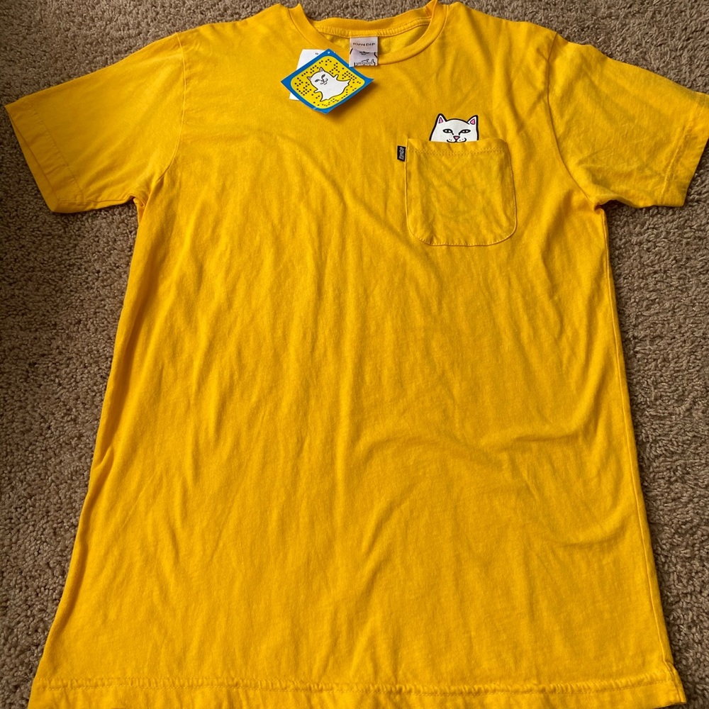 Yellow pocket t-shirt